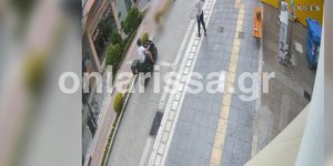 Μηχανάκι παρασύρει και τραυματίζει μικρό παιδί στη Λάρισα