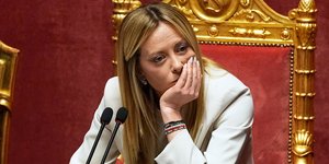 Τζορτζια Μελόνι προβληματισμενη