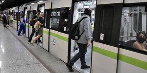 Άνθρωποι στο μετρό