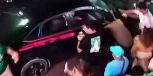Αυτοκίνητο εμβόλισε πλήθος που πανηγύριζε τη νίκη της ομάδας του Μεξικού στο Μουντιάλ
