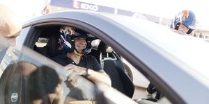 Ο Κυριάκος Μητσοτάκης σε αγωνιστικό αυτοκίνητο