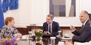 Συνάντηση Κυρ. Μητσοτάκη με την υποψήφια για τη θέση του γγ του ΟΗΕ Μισέλ Μπατσελέ