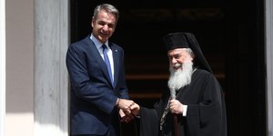 O πρωθυπουργός υποδέχεται τον πατριάρχη Ιεροσολύμων