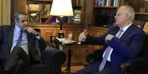 Ο Κυριάκος Μητσοτάκης με τον Κώστα Τασούλα