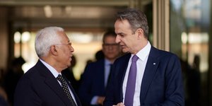 Ο Πρόεδρος του Ευρωπαϊκού Συμβουλίου Αντόνιο Κόστα συνομιλεί με τον πρωθυπουργό της Ελλάδας Κυριάκο Μητσοτάκη