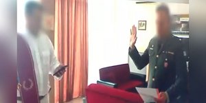 Η στιγμή της ορκομωσίας του στρατιωτικού 