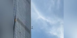 Μικρό αεροπλάνο προσέκρουσε σε ουρανοξύστη στο Πεκίνο