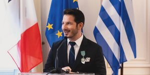 Ο διεθνώς καταξιωμένος ερμηνευτής Γιώργος Περρής, πριν λίγες ημέρες, τιμήθηκε με τον τίτλο του Chevalier des Arts et des Lettres