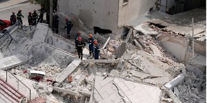 4ώροφη πολυκατοικία κατέρρευσε στα Πετράλωνα