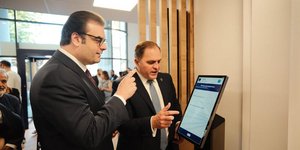 Ο Κυριάκος Πιερρακάκης στο MyPoint της ΑΑΔΕ