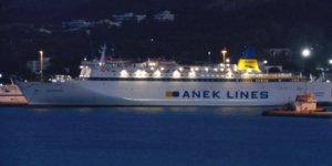 Το Νήσος Κίσσαμος προσάραξε σε αβαθή κοντά στο λιμάνι της Μήλου
