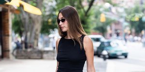 Η Hailey Bieber απαθανατίστηκε στο SoHo της Νέας Υόρκης, με ένα look που δεν πέρασε απαρατήρητο/Φωτογραφία: Getty Images