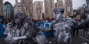 Πορεία για τους Desaparecidos της δικτατορίας στην Αργεντινή/Πηγή: Imago