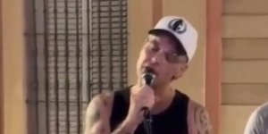 Ο Ρόμπι Γουίλιαμς ερμήνευσε το Angels στη Σεβίλλη και εντυπωσίασε τους περαστικούς
