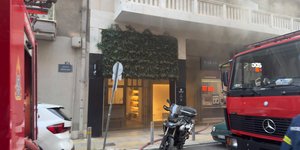 Στις φλόγες το κατάστημα του Νάκα στην Σκουφά