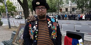 O αυτοεξόριστος Ρώσος σκιτσογράφος Ρόμπερτ Κουζόφκοφ που δολοφονήθηκε στην Πολωνία 