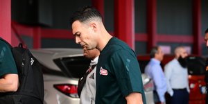 Ο Σλούκας στο πάρκινγκ του ΣΕΦ