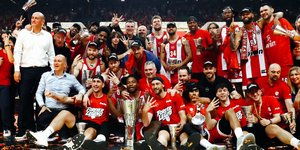 Ο Ολυμπιακός στην απονομή της Euroleague