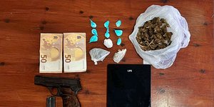 Κατασχέθηκαν κάνναβη, κοκαΐνη, όπλα και εργαστήριο υδροπονικής καλλιέργειας