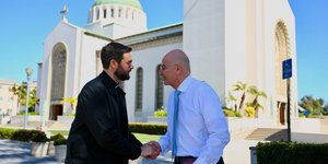 Συνάντηση Δένδιας με τον Πανοσολογιώτατο Αρχιμανδρίτη π. Δαμασκηνό