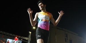Ο Μίλτος Τεντόγλου στο μίτινγκ του Πειραιά