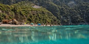 Κάμπινγκ στη παραλία Θαψά της Εύβοιας 