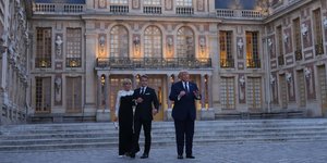 Ντόναλντ Τραμπ και Εμανουέλ Μακρόν στο Παλάτι των Βερσαλλιών