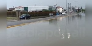 Τρίπολη: Ισχυρή καταιγίδα μετρέτρεψε τους δρόμους σε χειμάρους -Κλήσεις για αντλήσεις υδάτων στην Πυροσβεστική