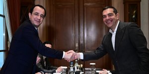 Ο Νίκος Χριστοδουλίδης και ο Αλέξης Τσίπρας 
