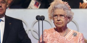 Η βασίλισσα Ελισάβετ Β΄ κηρύσσει την έναρξη των Αγώνων κατά την Τελετή Έναρξης των Θερινούς Ολυμπιακών Αγώνων του 2012, το Σάββατο 28 Ιουλίου 2012, στο Λονδίνο