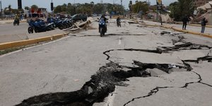 Ρήγμα σε δρόμο στη Βενεζουέλα μετά τον διπλό σεισμό 