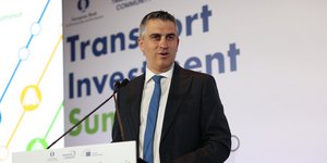Ο υπουργός Υποδομών και Μεταφορών Χρίστος Δήμας μιλάει στη διεθνή συνάντηση «Transport Investment Summit», την οποία διοργανώνει η Κοινότητα Μεταφορών (Transport Community), η Ευρωπαϊκή Τράπεζα Ανασυγκρότησης και Ανάπτυξης (EBRD) και η Ευρωπαϊκή Τράπεζα Επενδύσεων (EIB), στη Θεσσαλονίκη, Πέμπτη 18 Ιουνίου 2026. ΑΠΕ-ΜΠΕ/ΑΠΕ-ΜΠΕ/ΝΙΚΟΣ ΑΡΒΑΝΙΤΙΔΗΣ