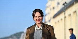 Ζιλιέτ Μπινός, Μελανί Τιερί, Ιζαμπέλ Ιπέρ: Η νέα «στιλιστική γλώσσα» του red carpet είναι το κοστούμι