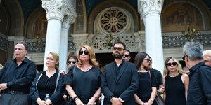 Συγκίνηση στο τελευταίο αντίο στην Μάρω Κοντού