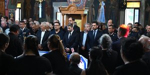Στην κηδεία του πυροσβέστη Μανώλη Στρατιδάκη ο Νίκος Ανδρουλάκης