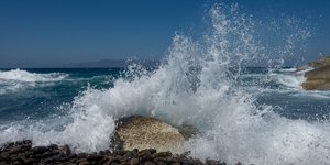 Ισχυρός άνεμος, φουρτουνιασμένη θάλασσα