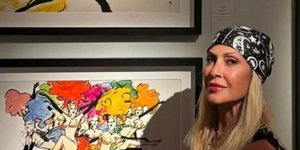 Άννα Βίσση: Το parisian chic look της με μπαντάνα που έκλεψε τις εντυπώσεις στο Παρίσι