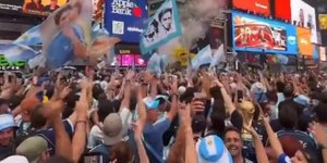 Το πάρτι των φίλων της Αργεντινής στην Times square 