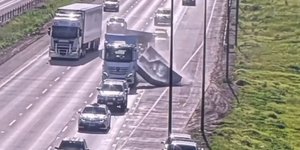 Αυστραλία: Δύο πεζοί γλίτωσαν από θαύμα όταν φορτηγό έχασε δύο τσιμεντένιες πλάκες 15 τόνων στον αυτοκινητόδρομο