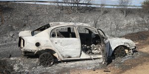 Το αυτοκίνητο από το οποίο ξεκίνησε η φωτιά στο Ωραιόκαστρο