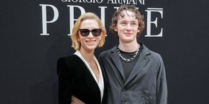 Η Κέιτ Μπλάνσετ πήγε στο σόου του Armani, αλλά όλα τα βλέμματα στράφηκαν στον 18χρονο γιο της, Ιγκνάτιους