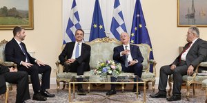 Οι πολιτικοί αρχηγοί στο Προεδρικό Μέγαρο