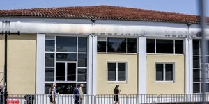Το κτίριο της δίκης για τα Τέμπη στη Λάρισα