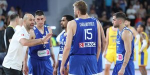 Ο Βασίλης Σπανούλης με τους παίκτες της Εθνικής Ελλάδας