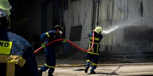 Πυροσβέστες έργοστάσιο Εξαμιλια κορινθιας