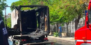 Στις φλόγες τυλίχθηκε φορτηγό στη Θεσσαλονίκη