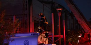 Φωτιά στο παλιό κτίριο του θεάτρου Μπάντμιντον