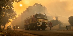 Εικόνες αποκάλυψης στη μεγάλη πυρκαγιά που καίει τη νοτιοδυτική Γαλλία