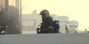 Φωτιά σε κατάστημα τροφίμων και κρεάτων στο Μενίδι