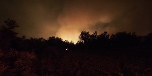 Φωτιά τη νύχτα